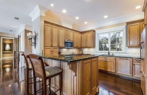 Sarasota House | Luxury Estate By The Bay - Close to Beach