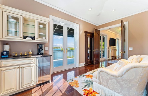 Sarasota House | Luxury Estate By The Bay - Close to Beach