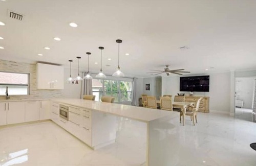 Loxahatchee Groves House | luxury estate on 5 acres, 25 mins from beach
