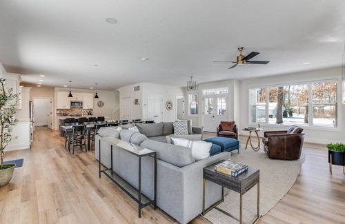South Bend House | Luxury Estate with Stadium/TDJ Views | Sleeps 20+