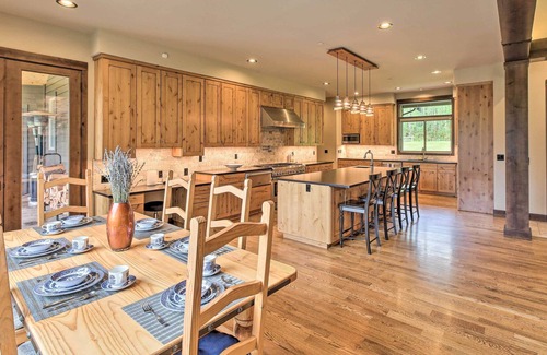 Fall City House | Luxury Fall City Retreat on 8 AC w/ Hot Tub!