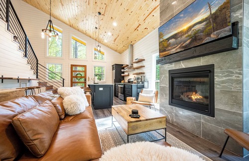Broken Bow Cabin | Luxury Family/Couple's Cabin/Outdoor Movie/Arcade/Hot Tub/Play Set/Hammocks