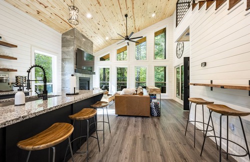 Broken Bow Cabin | Luxury Family/Couple's Cabin/Outdoor Movie/Arcade/Hot Tub/Play Set/Hammocks