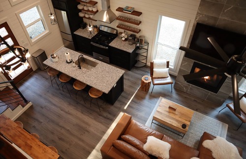 Broken Bow Cabin | Luxury Family/Couple's Cabin/Outdoor Movie/Arcade/Hot Tub/Play Set/Hammocks