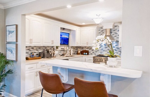 Long Beach House | Luxury Family-Friendly | Short Walk to Beach