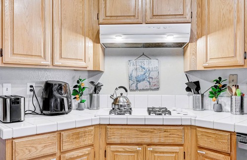 Spring Valley House | Luxury Family Friendly 6 bedroom Villa with Heated Pool and Jacuzzi