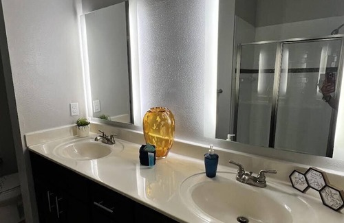Ocoee Apartment | Luxury Family home, Close to all Orlando Theme Parks. Disney World, Universal