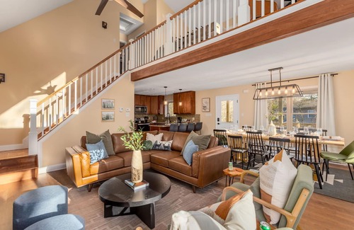 Albrightsville House | Luxury Family Retreat - Hot Tub, Game Room