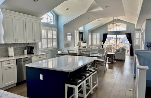 Sea Isle City House | Luxury Family Retreat! 5 BR, Elevator, & bonus room Steps to Beach, Dock & Park