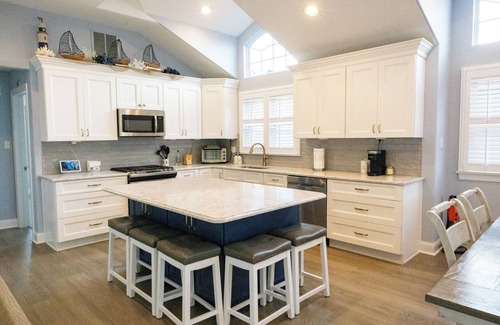Sea Isle City House | Luxury Family Retreat! 5 BR, Elevator, & bonus room Steps to Beach, Dock & Park
