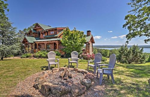 Edgemont House | Luxury Family Retreat - Greers Ferry Lake Views!