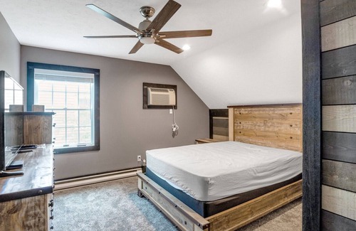 Rowland House | Luxury family value 4 seasons home in the renowned Woodloch Springs Poconos.