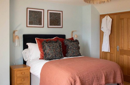 Wressle Other | Luxury Farmhouse:Padel court/Hot tub/pool table/fire pit. Central meet up point.