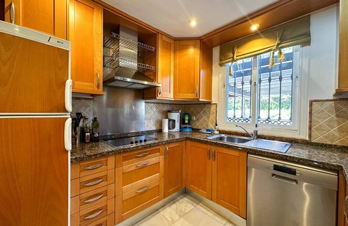 New Golden Mile House | Luxury,fenced townhouse, large garden, swimming pool near golf courses 7 pers.