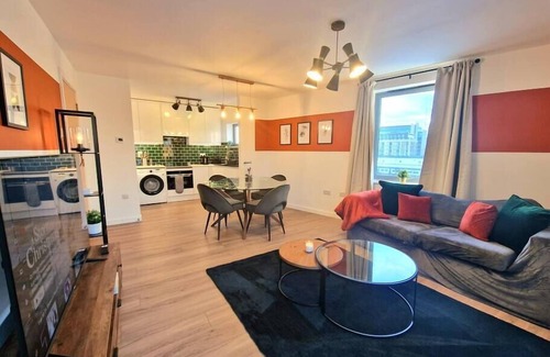 Cambridge Apartment | Luxury Flat 2 Bedrooms Free Wi-Fi TV Full Kitchen 2 Bathrooms