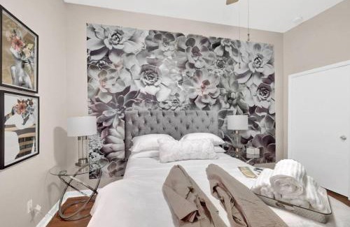 Gayborhood Apartment | Luxury Flat In Center City