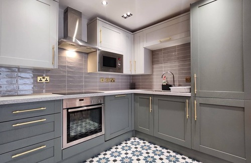 Newbury Park Apartment | *Luxury Flat near London Tube St in Ilford Sleeps 5 - Free Parking* Wifi/Netflix