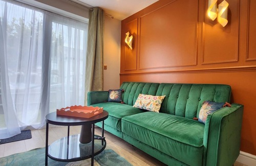 Newbury Park Apartment | *Luxury Flat near London Tube St in Ilford Sleeps 5 - Free Parking* Wifi/Netflix