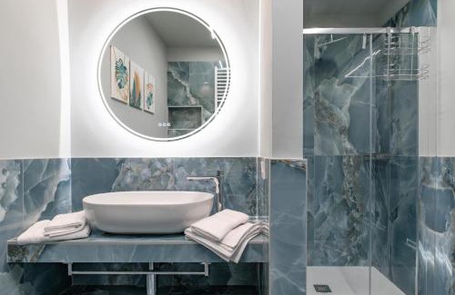 Historic Centre Apartment | Luxury For Groups & Families in city center