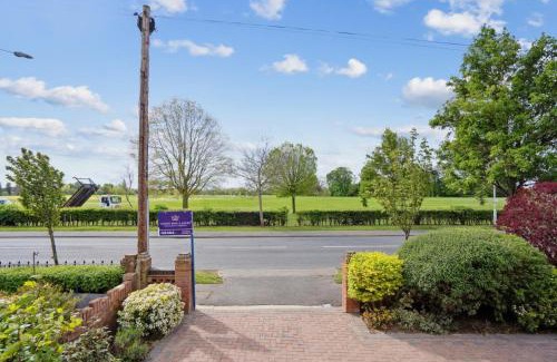 Slough House | Luxury four bedroom home with large garden