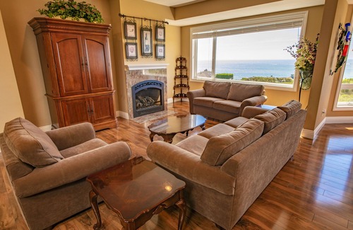 Bodega Bay House | Luxury, Full Views, 6 Bedrooms/5 Full Baths, 3,800+ s.f., Pool Table, Hot Tub