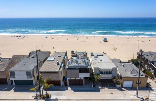 Los Angeles House | Luxury/Fully Self-Contained Studio on the Hermosa Beach Strand!