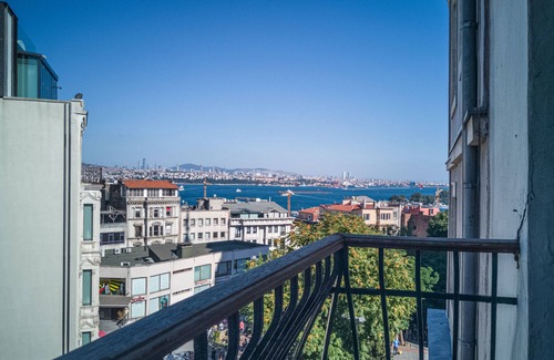 Galata Apartment | Luxury Galata Tower Apartment with Superb Sea Views
