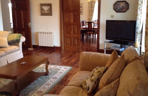 MacGillycuddy's Reeks House | Luxury Gap of Dunloe home 2 minutes walk to great pub and restaurants