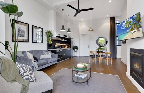Geelong Apartment | Luxury Garden Apt - Walk To CBD
