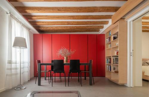 Dorsoduro Apartment | Luxury Garden Mansion R&R