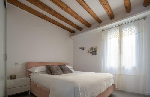 Dorsoduro Apartment | Luxury Garden Mansion R&R