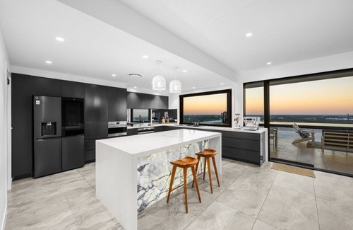 Upper Coomera House | Luxury gated 20-acre mountain resort breathtaking 360 views of Pacific Ocean