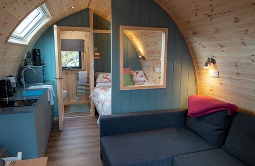 Underbarrow Ski Chalet | Luxury Glamping Pod with underfloor heating, on a working farm (Dog-friendly)