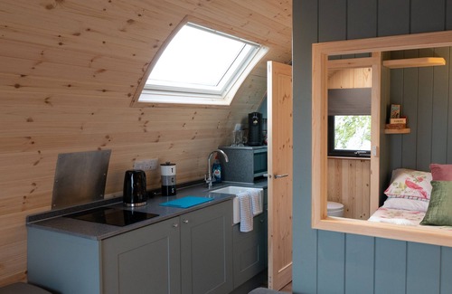 Underbarrow Ski Chalet | Luxury Glamping Pod with underfloor heating, on a working farm (Dog-friendly)