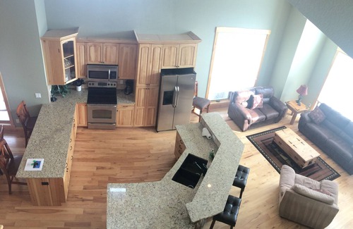 Estes Park House | Luxury Golf Course Getaway – Minutes from Downtown & Wildlife Galore!