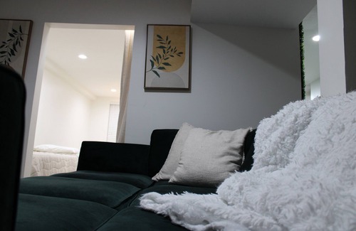 Near Northeast Apartment | Luxury Group Retreat in Heart of DC!