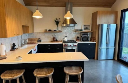 Western Malibu House | Luxury Guest House Over Zuma Beach w/Great Hiking Trails