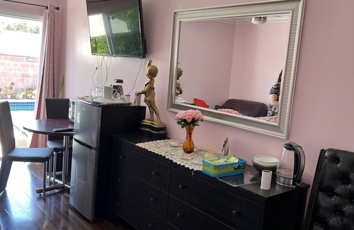 North Hills West Apartment | Luxury guest suite with private entry and pool view.Sleeps 2 . Near CSUN.