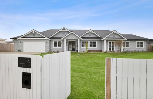 Bellbrae House | Luxury Hamptons Estate with a swimming pool and spa