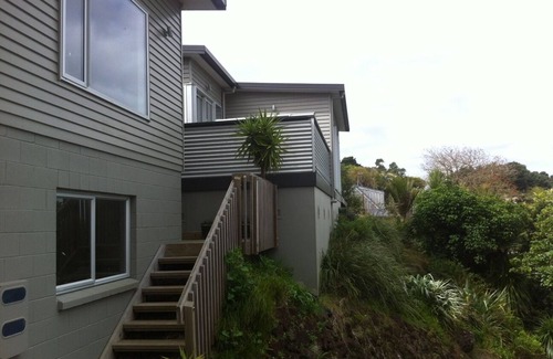 Onerahi House | Luxury harbor views in handy location