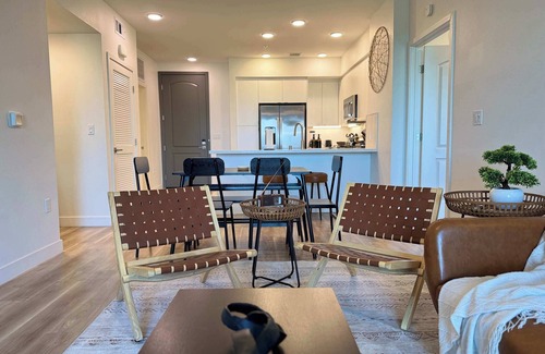 Santa Ana Apartment | Luxury Haven 10 Min From Disneyland W/Pool & GYM