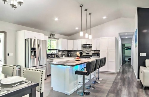 Keaau House | Luxury Hawaii Getaway Close to the Beach & Ocean!