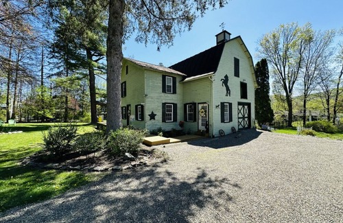 Hammondsport Apartment | Luxury hidden gem with a pool