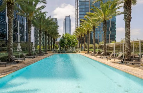 Financial District Apartment | Luxury high Rise Resort style apartment