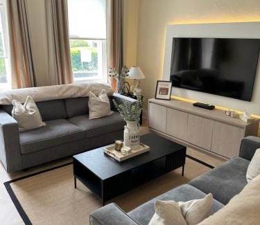 Moffat Apartment | Luxury High Street Apartment