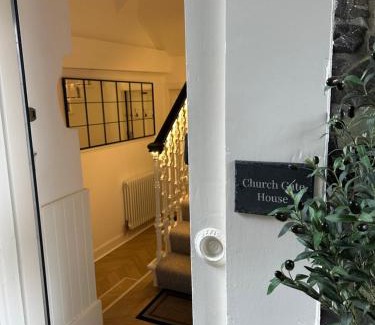 Moffat Apartment | Luxury High Street Apartment