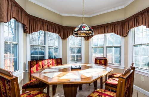 Granger House | Luxury home 15 mins to Notre Dame University! (51660)
