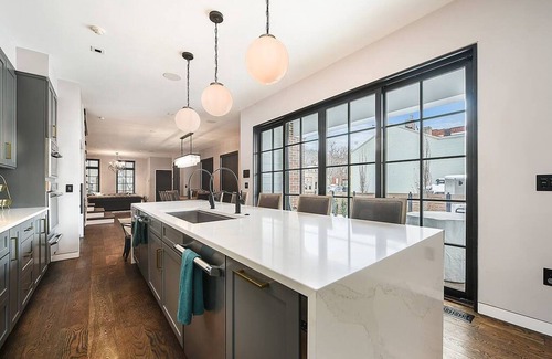 East Allegheny House | Luxury Home ★ Amazing Yard ★ Firepit ★ 2 Rooftop Decks