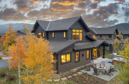 Fairmount On The River House | LUXURY HOME by the river! Walk to Shuttle, Hot Tub, Fire Pit, designer finishes!