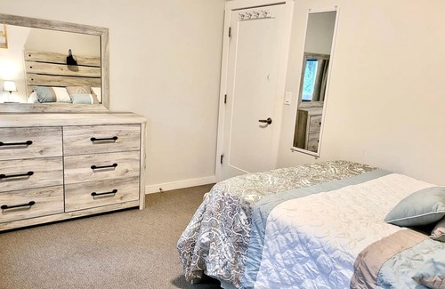 Central Okanagan House | Luxury Home - Downtown Kelowna - Bar/Swim Spa